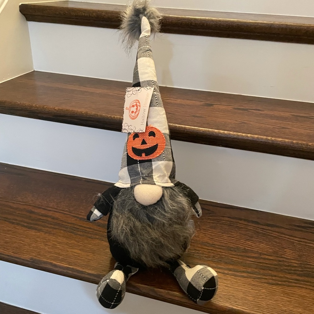 NWT “SWEET STREET” Halloween BUFFALO PLAID GNOME